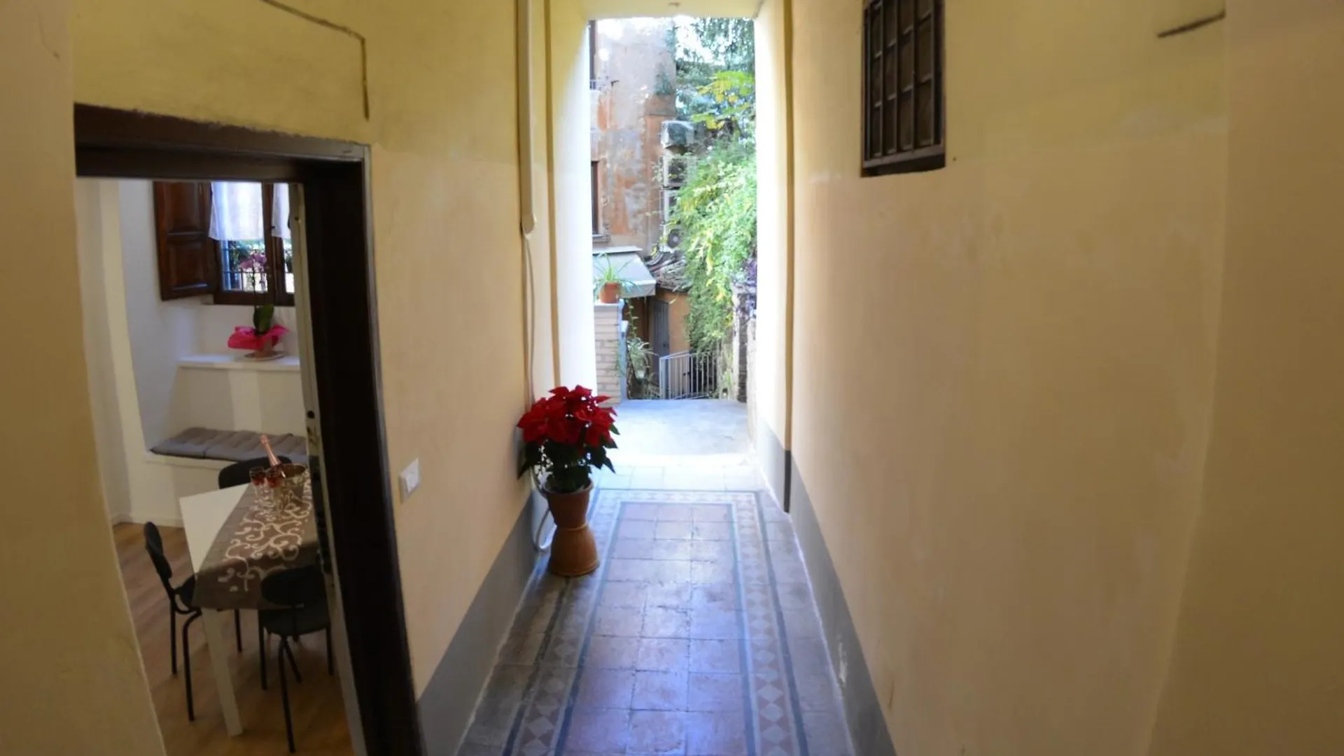 Petit Loft De Rome Vatican Apartment